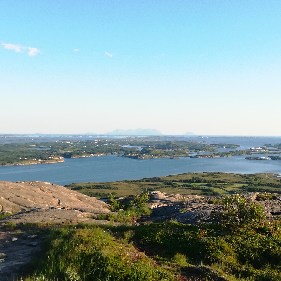 1080 Åkvikfjellet mot Vega Fra Åkvikfjellet mot Herøy og Vega
